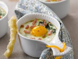 Decouvrez Notre Recette Facile Et Rapide De Oeuf Cocotte Aux Lardons Sur Cuisine Actuelle Retrouvez Les Etape Oeuf Cocotte Epinard Oeufs Cocotte Recette Oeuf