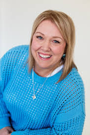 Diana Mack's Instagram, Twitter & Facebook