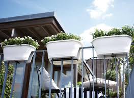 Il n'est pas difficile d'aménager un joli coin de verdure sur le rebord des fenêtres et même d'en faire le poumon d'un logement, notamment chez les citadins en manque de. Pot De Fleurs Elho Corsica Flower Bridge L58 X L29 60 X H24 Cm