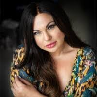 Stephanie Mallick's Instagram, Twitter & Facebook