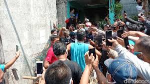 Kepala bidang penanggulangan bencana dinas pemadam kebakaran dan keselamatan kota depok, denny romulo, meyakini, jika hewan tersebut bukanlah babi melainkan musang. Rfsbniifssc8rm