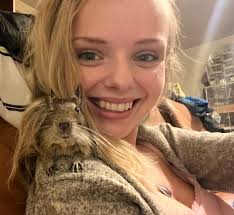 Zahral som sa na skrývačku s jedným mojím osmákom. 15 minút som ho nevedel  nájsť. Našiel som ho nakoniec ako sedí v hajzli, celý mokrý len hlavu suchú  držal nad hladinou. Celý