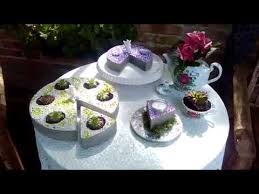 Wer dekostücke aus beton selber machen will, muss zunächst dafür sorgen, dass sich diese nach dem giessen leicht und in einem guss aus der form lösen lässt. Beton Deko Kuchen Einfach Selber Machen Youtube Selber Machen Deko Einfach