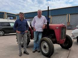 Jeremy Clarkson pays Richard Hammond £20,000 in TV reunion | Oxford Mail