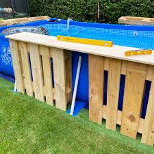 Holzset whirlpool umrandung tisch für outdoor whirlpools, bestelltisch+einstieg passend für alle whirlpools bubble spa. Holzumrandung Whirlpool Mit Anleitung Pool Deck Aus Holz Oder Wpc Tipps Und Gestaltungsmoglichkeiten Neu Haus Designs Poolumrandung Holz Pool Umrandung Pool Deck Ideen Chlor Dip Teststreifen Whirlpool Spa Schwimmbad Tester