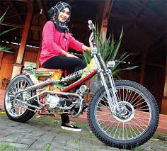 Semua berjalan begitu saja, tanpa ada pikir panjang bakal seperti apa nantinya wujud motor honda astrea grand lansiran 97 ini saat masuk bengkel modifikasi satu hati motor community (shmc) di jl. Honda Grand 97 Mojokerto Choppy Cub Sang Brusher