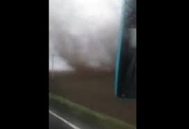 In fiecare zi, cele mai importante evenimente, transmisiuni live, analize, anchete si reportaje. Video Momentul Cand Un Autocar Este Lovit De Tornada Din CÄƒlÄƒraÈ™i È™i Apoi Se RÄƒstoarnÄƒ Hotnews Mobile