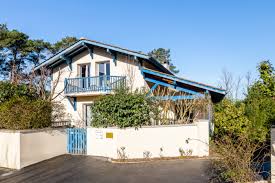 Immobilier de prestige et de caractère, agence spécialisée dans l'achat et la vente de propriété d'exception et de caractère en france : A Vendre Spacieuse Villa Contemporaine Achat Maison Boucau Carmen Immobilier