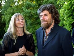 Feature documentary about mountaineering icon reinhold messner and how he became what he is. Reinhold Messner Privat Rustig Und Verliebt So Lebt Die Bergsteiger Legende Heute News De