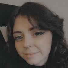 Lisa Fern's Instagram, Twitter & Facebook