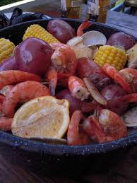 We're bringing this southern summertime specialty to your home kitchen with shrimp, lobster tail, and spicy italian. Hey Everyone I Just Got Back From A Great Weekend In Charleston With Friends And Am Inspired To T Food Boiled Food Recipes
