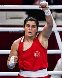 Boksör busenaz sürmeneli, 2020 tokyo olimpiyatları'nda finale kalarak altın madalya kazanma şansı elde etti. Boksta Tarihe Gecen Busenaz Surmeneli Kimdir Nereli Yasi Kac