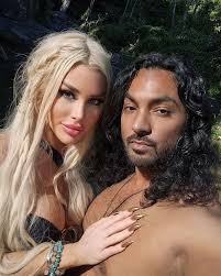 Sarah Strain 🦋 (@sarah.strain) • Threads, Say more