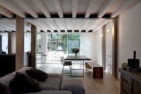 Plafond Poutre Apparente Pour Apporter Une Touche Rustique A L Interieur Plafonds Poutres Apparentes Poutre Plancher En Bois