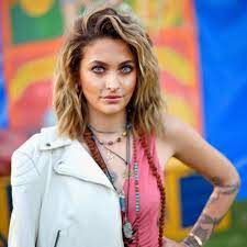 Find paris jackson videos, photos, wallpapers, forums, polls, news and more. Paris Jackson Cleans Up A Different Michael Jackson S Hollywood Star Teen Vogue