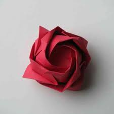 Un Origami Facile Fleur A Offrir Ou Pour Vous Amuser Tout En Creant De Belles Choses Archzine Fr Origami Facile Origami Pliage Serviette Fleur