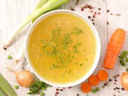 Il brodo vegetale è una preparazione di base tra le più importanti e utilizzate in cucina. Due Versioni Per Fare Il Brodo Vegetale Ricette Facili E Veloci