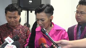 (chorus) sampai bila, harus ku bertanya firasat hatimu, yang terus membisu segala dendamku kini telah menjadi bebenan jiwa saat kau mencari pengganti cinta. Banyak G4nggu4n Misha Omar Dedah Hampir G4g4l Bawa Sampai Bila Dengan Baik Hiburan Kini