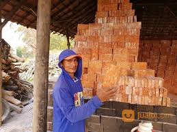 Anda bisa memilih batu bata merah, batu bata putih ataupun batu bata beton sebagai bahan material bangunan. Harga Bata Merah Kab Kudus Jualo
