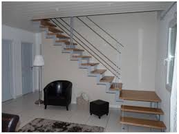 Une teinture d'extérieur doit être appliquée sur le bois traité brun afin de le protéger contre la décoloration. Marche D Escalier Marches D Escalier Frene Olivier Massif Noua Fr