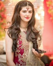 Pin By Reviews By Fariha On Hair Styles Pakistani Bridal Hairstyles Saree Hairstyles Indian Wedding Hairstyles