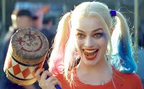 Luckily for us we will take care of the face and maquillaremos with the best makeups. Get Margot Robbie S Suicide Squad Look With This Harley Quinn Makeover The Sparknotes Blog