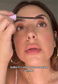 Natural Brown Mascara for Everyday Looks