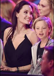 Foto: Shiloh, de 11 anos, filha de Angelina Jolie e Brad Pitt, começou o  tratamento para mudança de sexo - Purepeople