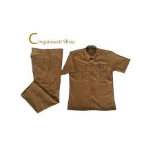 Setelannya terdiri atas celana panjang berwarna coklat dengan koko yang memiliki cutting panjang sampai paha. Harga Baju Safari Terbaik Atasan Pakaian Pria Juni 2021 Shopee Indonesia