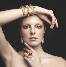 Does your gold jewelry look tarnished? Is Your Gold Plated Jewelry Losing Its Shine Follow These Tips On How To Clean Gold