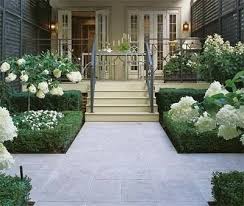 Gorgeous Parterre Garden On A Small Scale White Gardens Front Yard Landscaping Beautiful Gardens