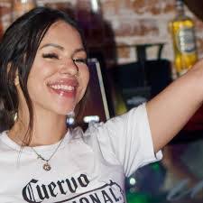 Lea Cable's Instagram, Twitter & Facebook