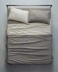 185 euros la paire / taies d'oreiller unies frangées saten, 60% lin 40% coton, 50 x 80 cm : Linge De Lit En Coton Miro Society