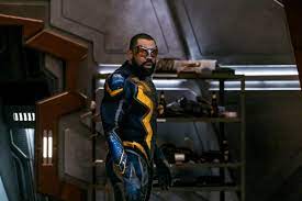 It airs on the cw channel and has greg berlanti as executive producer, like the other dc comics superhero shows. How Crisis On Infinite Earths Has Failed Black Lightning So Far Den Of Geek