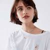 The dark brown hair is textured and thinned to perfection. Https Encrypted Tbn0 Gstatic Com Images Q Tbn And9gctap09kbowqdkjp7trrwznhko0nfdmlhmixiyoxjeqgykuts3nz Usqp Cau
