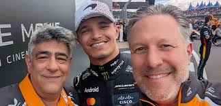 Clamoroso a Spa Russell squalificato, vince Hamilton