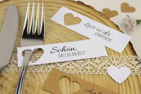 Diy Tischkarten Einfach Selber Machen Kostenlose Vorlagen Hochzeit Tischkarten Basteln Hochzeit Diy Karten Hochzeit Tischkarten Geburtstag Selber Machen