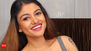 Tamil Actress Oviya Viral Video: Actress Helen Nelson aka Oviya files  complaint against morphed viral video, takes legal action | - Times of India