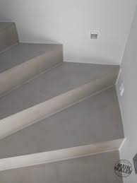 Savamea Fugenlose Betonoptik Fur Eine Treppe In Grossraschen Senftenberg Calau Und Cottbus Betonoptik Betontreppe Treppenbelag