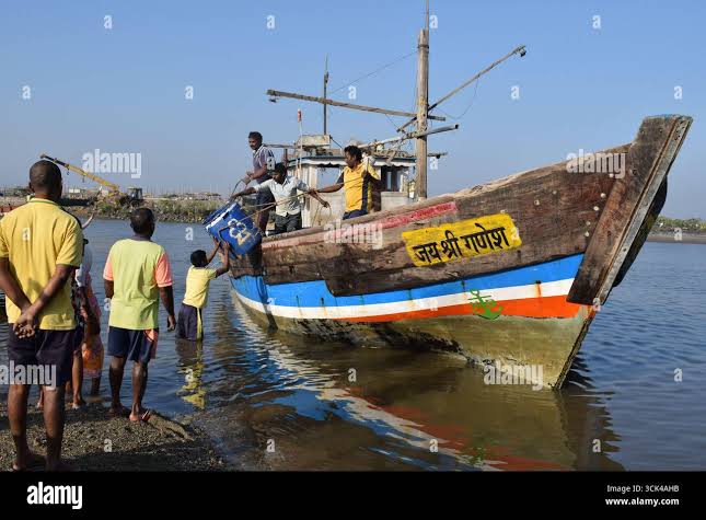 Fishing boat mumbai india hi-res stock photography and images - Page 3 - Alamy