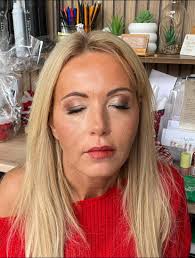 Belle Hair & Beauty in Bank Street Falkirk 💐 Who doesn't love a red lip  💋💄 I have only a few appointments left for the next few weeks running up  to Christmas