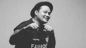 Baca lirik dan info lengkapnya disini. Virgoun Ungkap Kisah Pahit Di Balik Lagu Surat Cinta Untuk Starla Okezone Celebrity
