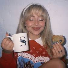 Caroline Gill (@cgthescholar)