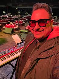 Dennis Guevara (@DGche)