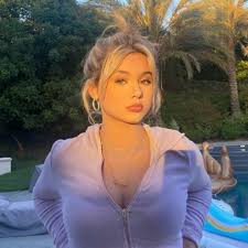 Alabama enjoys a net worth of more than $40 million dollars of her father. What Is The Net Worth Of Alabama Barker Her Bio Brother Dating