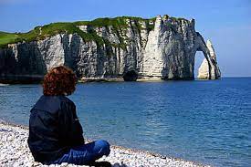 Gustave courbet, eugène boudin, henri matisse, eugène delacroix and claude monet, who eternalized the magnificence of the cliffs on their pictures. Les Falaises D Etretat Mer Falaise Etretat Seine Maritime Normandie Routard Com