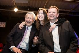Not that eva & franco mattes really have sensational news to announce. Der Rolls Royce Der Textilien Textile Network Internationales Magazin Fur Die Herstellung Textiler Produkte