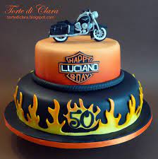 Harley Davidson Cake La Torta E Un Pan Di Spagna Farcito Con Crema Chantilly E Fragole Moto Torta Torte Pan Di Spagna
