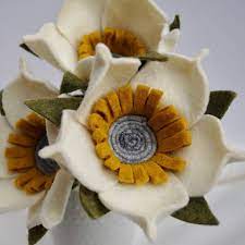 Primrose Felt Flowers Felt Flower Stem Felt Flower Etsy Felt Flowers Felt Flower Bouquet Felt Crafts