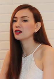 Cô kết hôn với một doanh nhân thành đạt bằng tuổi sau 12 năm yêu nhau. Thu Thá»§y Ca SÄ© Wikipedia Tiáº¿ng Viá»‡t